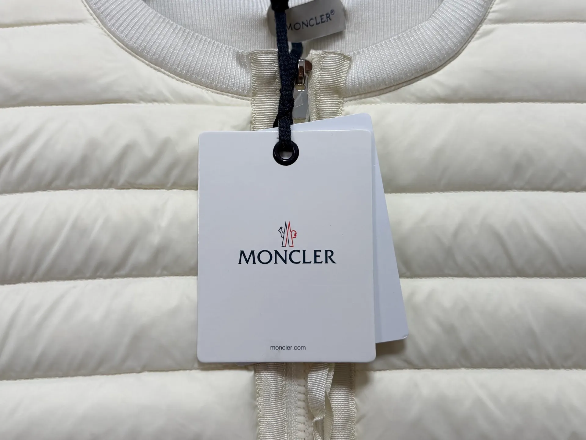 𝙈𝙤𝙣𝙘𝙡𝙚𝙧/ （ ̀ ̀ ̀ ̀） ▫️ ， ， ， ； 、 ， ， 。 ▫️ ， ， ； ， ， 。 Classic ， ， 。 ▫️ ， ，Cream White ，Versatile 。 ▫️ ， ， 、 ， 、 ， 。